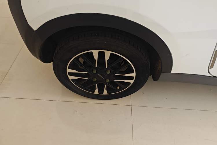Used Chery QQ Little Ant 2022 Sweet Pink Edition Low-Sugar Version Lithium Iron Phosphate 30 kW 301 km Right Rear Wheel Hub