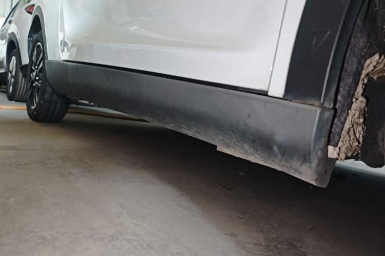 Used Chery QQ Little Ant 2022 Sweet Pink Edition Half-Sugar Version Lithium Iron Phosphate 30 kW 301 km Right Side Sill