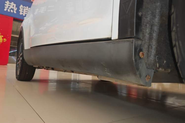 Used Chery QQ Little Ant 2022 Sweet Pink Edition Low-Sugar Version Lithium Iron Phosphate 30 kW 301 km Right Side Sill