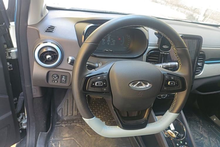 Used Chery QQ Little Ant 2022 Revised Version Sweet Pink Edition Half-Sugar Version Lithium Iron Phosphate 30.7 kWh 30 kW 301 km Steering Wheel