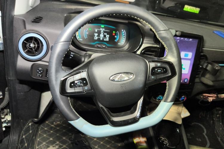 Used Chery QQ Little Ant 2022 Revised Version Sweet Pink Edition Half-Sugar Version Lithium Iron Phosphate 30.7 kWh 30 kW 301 km Steering Wheel