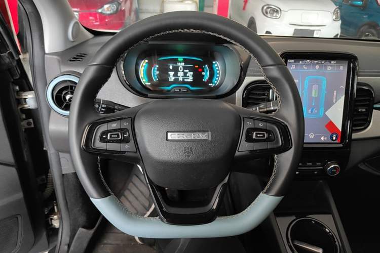 Used Chery QQ Little Ant 2022 Revised Version Sweet Pink Edition Half-Sugar Version Lithium Iron Phosphate 30.7 kWh 30 kW 301 km Steering Wheel