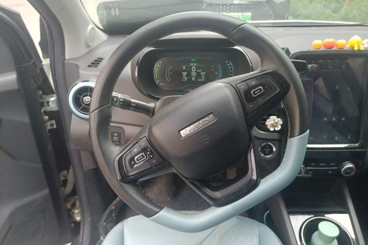 Used Chery QQ Little Ant 2022 Revised Version 2 Sweet Pink Edition Full-Sugar Version 30.6 kWh 30 kW 301 km Steering Wheel