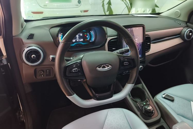 Used Chery QQ Little Ant 2022 Restyled Version Sweet Pink Edition Half-Sugar Version 28.8 kWh 30 kW 301 km Steering Wheel