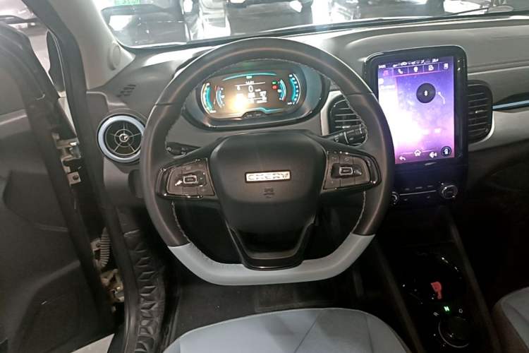Used Chery QQ Little Ant 2022 Sweet Pink Edition Half-Sugar Version 3-Cell Lithium 30kW 301km Steering Wheel