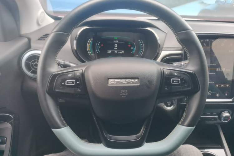 Used Chery QQ Little Ant 2022 Sweet Pink Edition Half-Sugar Version Lithium Iron Phosphate 30 kW 301 km Steering Wheel