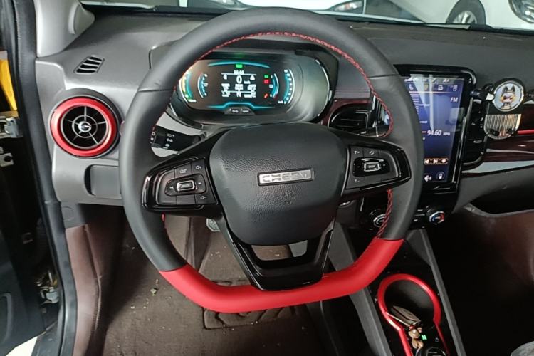 Used Chery QQ Little Ant 2022 Sweet Pink Edition Half-Sugar Version 3-Cell Lithium 30kW 301km Steering Wheel