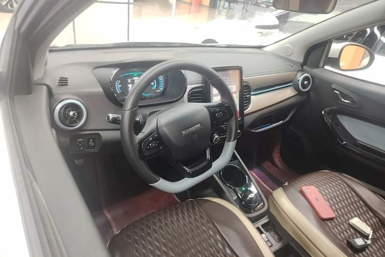 Used Chery QQ Little Ant 2022 Revised Version Sweet Pink Edition Half-Sugar Version Lithium Iron Phosphate 30.7 kWh 30 kW 301 km Steering Wheel