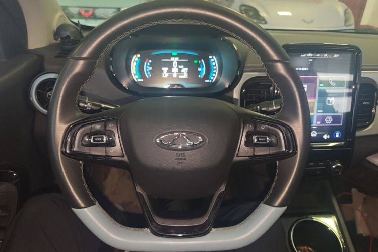 Used Chery QQ Little Ant 2022 Revised Version Sweet Pink Edition Half-Sugar Version Lithium Iron Phosphate 30.7 kWh 30 kW 301 km Steering Wheel