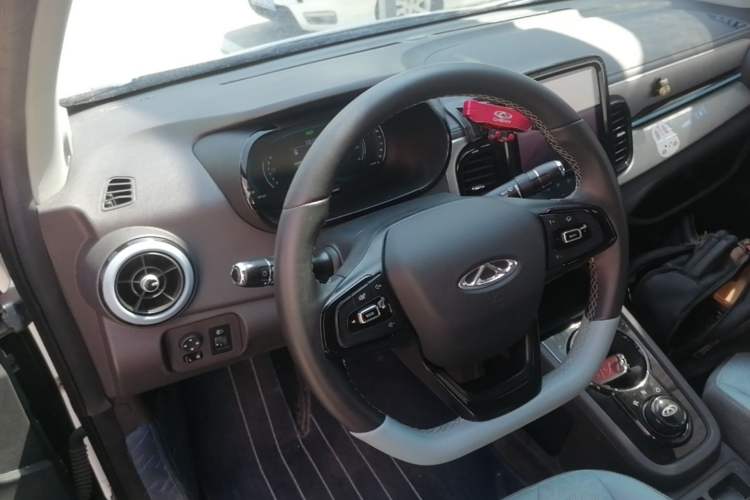Used Chery QQ Little Ant 2022 Restyled Version Sweet Pink Edition Half-Sugar Version 28.8 kWh 30 kW 301 km Steering Wheel