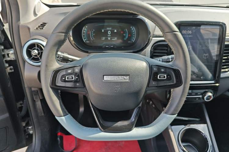 Used Chery QQ Little Ant 2022 Restyled Version Sweet Pink Edition Half-Sugar Version 30.6 kWh 30 kW 301 km Steering Wheel