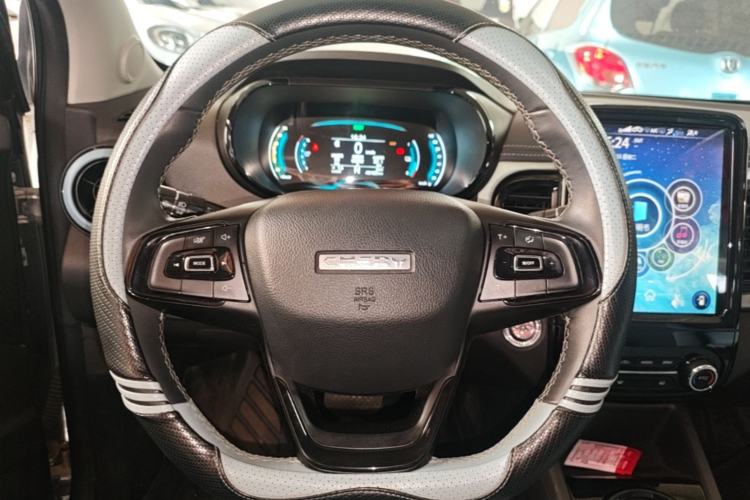 Used Chery QQ Little Ant 2022 Revised Version Sweet Pink Edition Half-Sugar Version Lithium Iron Phosphate 30.7 kWh 30 kW 301 km Steering Wheel