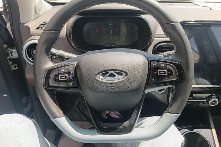 Used Chery QQ Little Ant 2022 Revised Version Sweet Pink Edition Half-Sugar Version Lithium Iron Phosphate 30.7 kWh 30 kW 301 km Steering Wheel