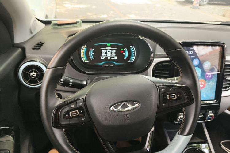 Used Chery QQ Little Ant 2022 Sweet Pink Edition Half-Sugar Version Lithium Iron Phosphate 30 kW 301 km Steering Wheel