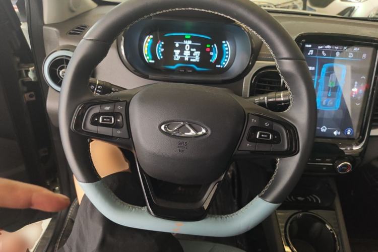 Used Chery QQ Little Ant 2022 Revised Version Sweet Pink Edition Half-Sugar Version Lithium Iron Phosphate 30.7 kWh 30 kW 301 km Steering Wheel