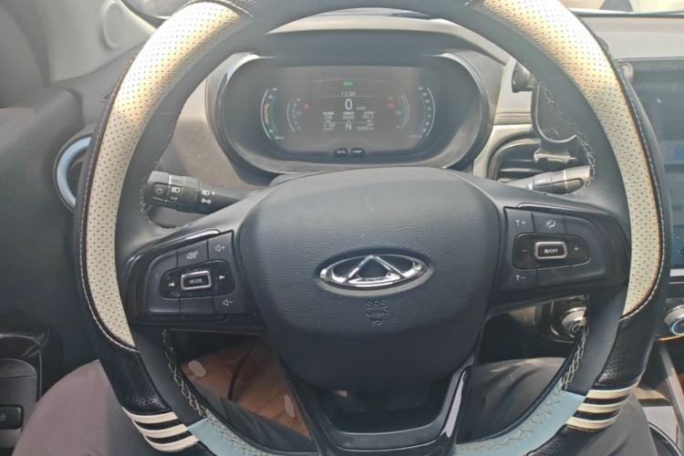 Used Chery QQ Little Ant 2022 Sweet Pink Edition Half-Sugar Version Lithium Iron Phosphate 29.2 kWh 30 kW 301 km Steering Wheel