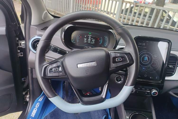 Used Chery QQ Little Ant 2022 Sweet Pink Edition Half-Sugar Version Lithium Iron Phosphate 30 kW 301 km Steering Wheel
