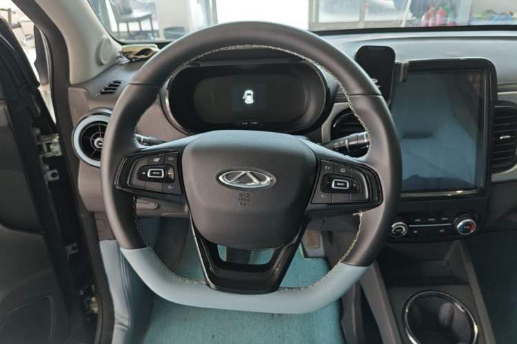 Used Chery QQ Little Ant 2022 Restyled Version Sweet Pink Edition Half-Sugar Version 28.8 kWh 30 kW 301 km Steering Wheel