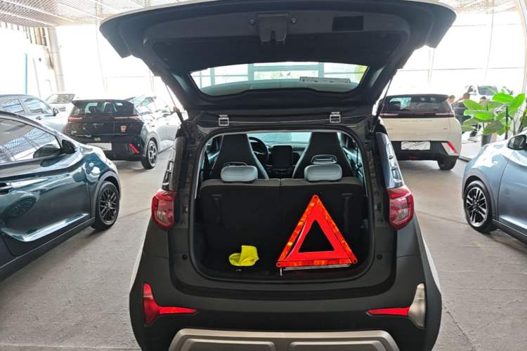 Used Chery QQ Little Ant 2022 Sweet Pink Edition Half-Sugar Version 3-Cell Lithium 30kW 301km Trunk