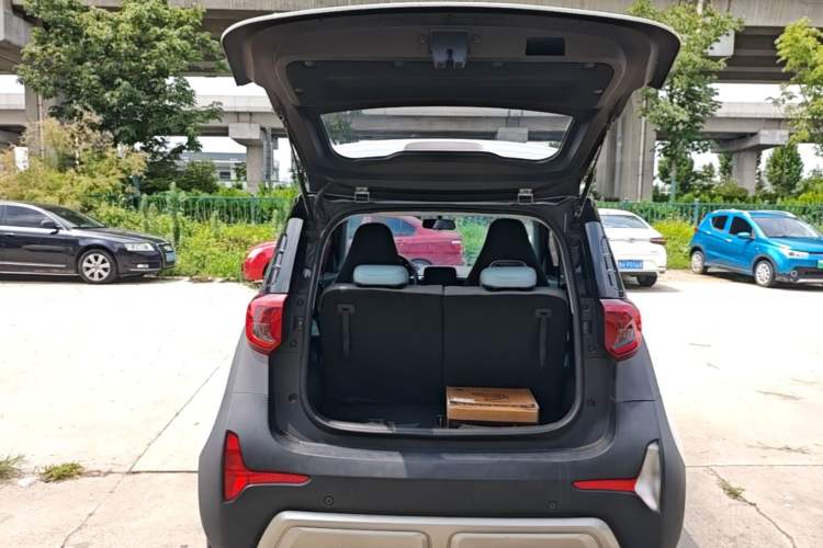Used Chery QQ Little Ant 2022 Revised Version Sweet Pink Edition Half-Sugar Version Lithium Iron Phosphate 30.7 kWh 30 kW 301 km Trunk