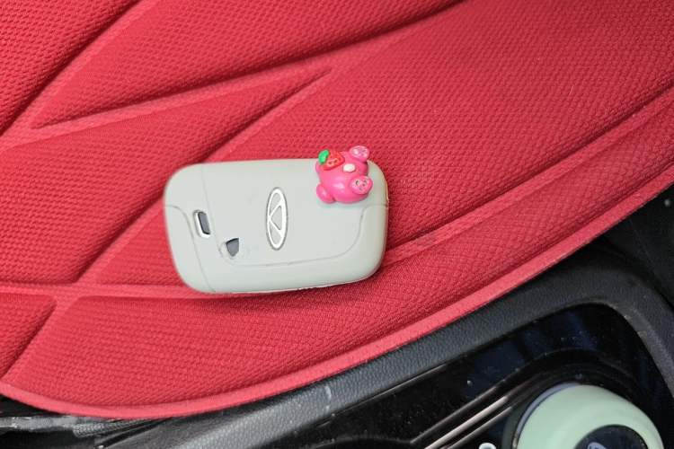 Used Chery QQ Little Ant 2022 Sweet Pink Edition Half-Sugar Version 3-Cell Lithium 30kW 301km Vehicle Key