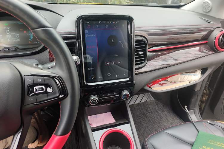 Used Chery QQ Little Ant 2022 Sweet Pink Edition Half-Sugar Version 3-Cell Lithium 30kW 301km Audio And AC Panel