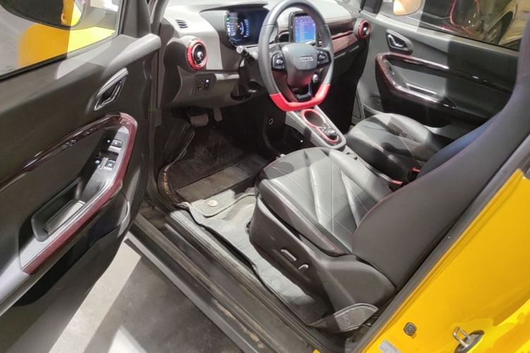Used Chery QQ Little Ant 2022 Updated Version Sweet Pink Edition Full-Sugar Version 30.6 kWh 30 kW 301 km Driver Seat