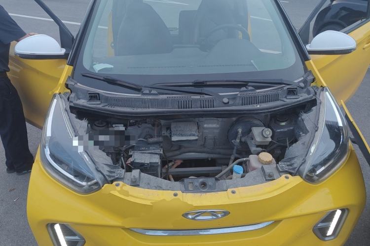 Used Chery QQ Little Ant 2022 Revised Version Sweet Pink Edition Half-Sugar Version Lithium Iron Phosphate 30.7 kWh 30 kW 301 km Engine Bay