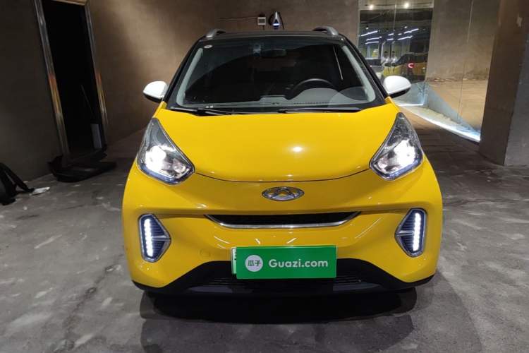 Used Chery QQ Little Ant 2022 Updated Version Sweet Pink Edition Full-Sugar Version 30.6 kWh 30 kW 301 km Front