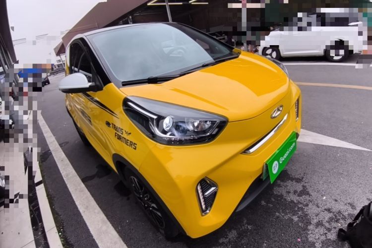 Used Chery QQ Little Ant 2022 Revised Version Sweet Pink Edition Half-Sugar Version Lithium Iron Phosphate 30.7 kWh 30 kW 301 km Front Right 45 Deg