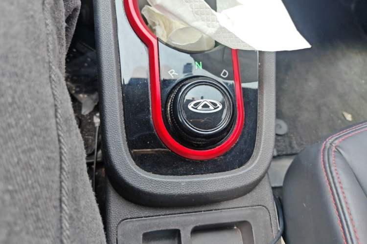 Used Chery QQ Little Ant 2022 Sweet Pink Edition Half-Sugar Version 3-Cell Lithium 30kW 301km Gear Lever