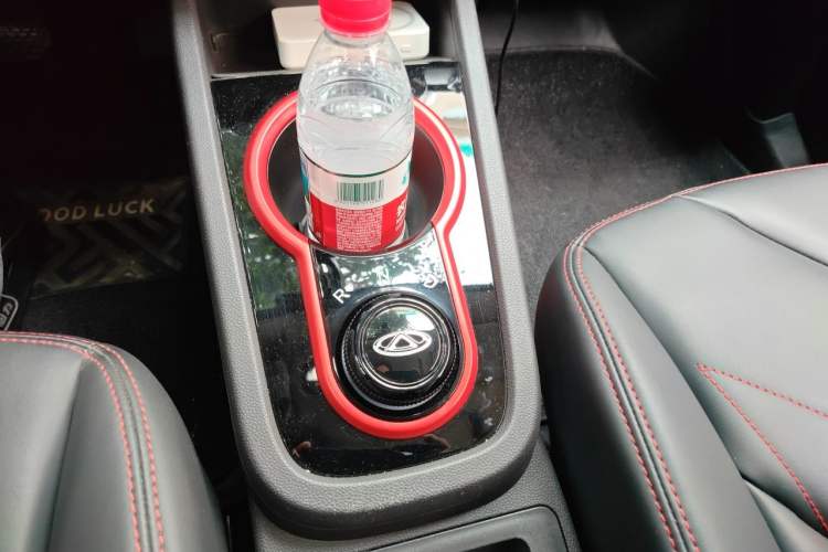Used Chery QQ Little Ant 2022 Sweet Pink Edition Half-Sugar Version Lithium Iron Phosphate 30 kW 301 km Gear Lever