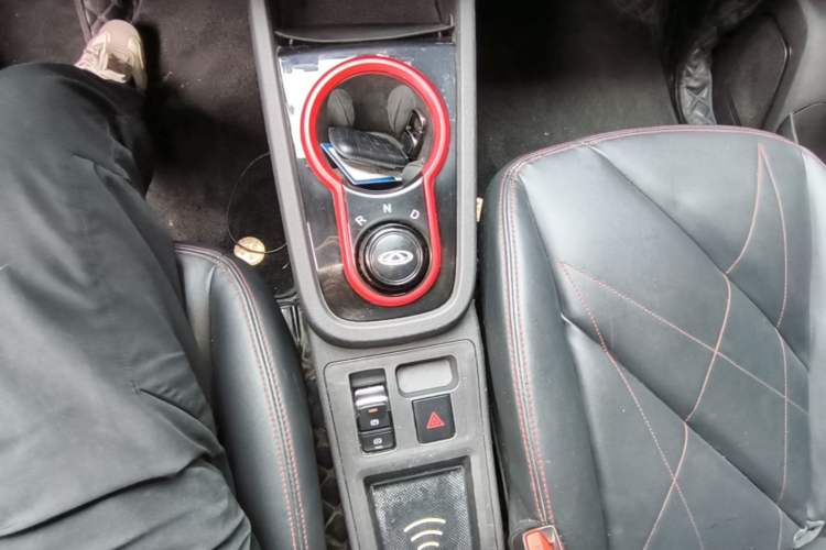 Used Chery QQ Little Ant 2022 Revised Version Sweet Pink Edition Half-Sugar Version Lithium Iron Phosphate 30.7 kWh 30 kW 301 km Gear Lever