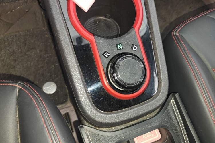 Used Chery QQ Little Ant 2022 Revised Version Sweet Pink Edition Half-Sugar Version Lithium Iron Phosphate 30.7 kWh 30 kW 301 km Gear Lever