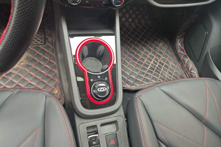 Used Chery QQ Little Ant 2022 Sweet Pink Edition Half-Sugar Version 3-Cell Lithium 30kW 301km Gear Lever
