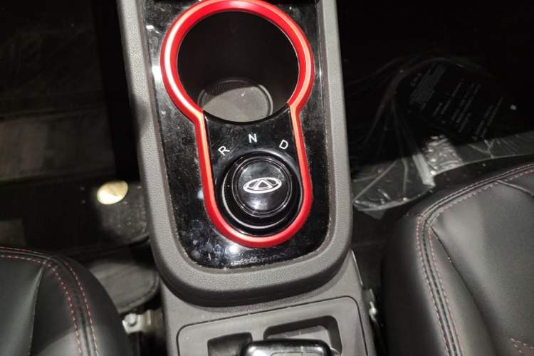 Used Chery QQ Little Ant 2022 Updated Version Sweet Pink Edition Full-Sugar Version 30.6 kWh 30 kW 301 km Gear Lever