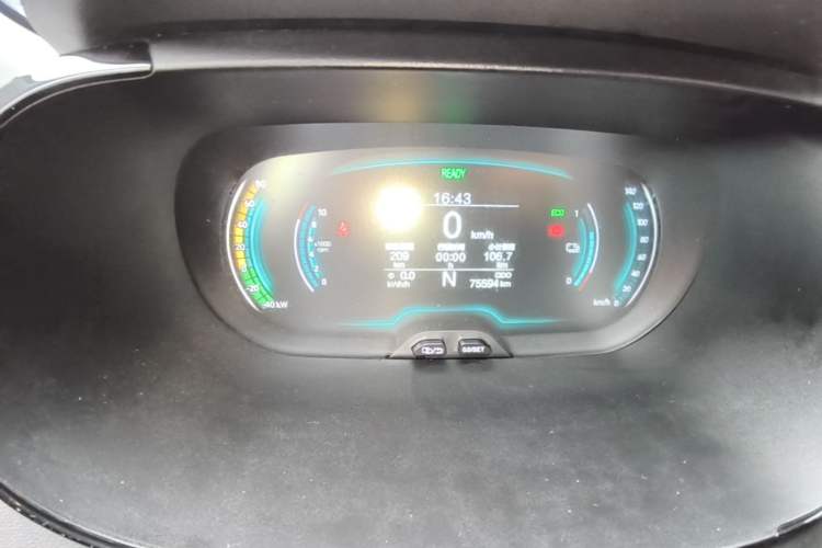 Used Chery QQ Little Ant 2022 Revised Version Sweet Pink Edition Half-Sugar Version Lithium Iron Phosphate 30.7 kWh 30 kW 301 km Instrument Cluster