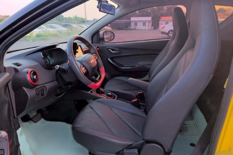 Used Chery QQ Little Ant 2022 Revised Version Sweet Pink Edition Half-Sugar Version Lithium Iron Phosphate 30.7 kWh 30 kW 301 km Interior 2