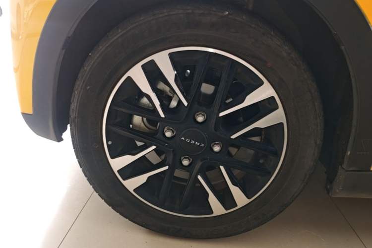 Used Chery QQ Little Ant 2022 Sweet Pink Edition Half-Sugar Version Lithium Iron Phosphate 29.2 kWh 30 kW 301 km Left Front Wheel Hub