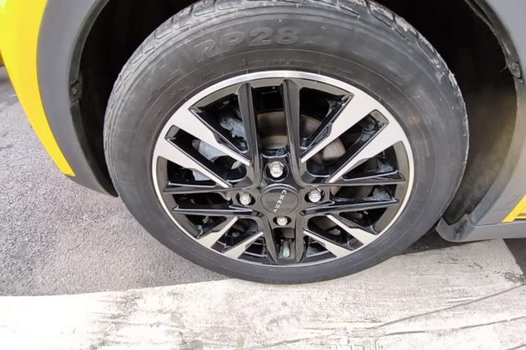 Used Chery QQ Little Ant 2022 Revised Version Sweet Pink Edition Half-Sugar Version Lithium Iron Phosphate 30.7 kWh 30 kW 301 km Left Front Wheel Hub