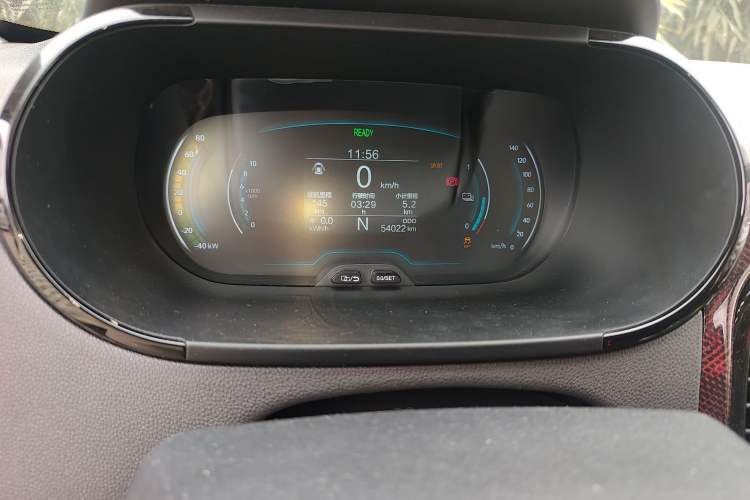 Used Chery QQ Little Ant 2022 Sweet Pink Edition Half-Sugar Version 3-Cell Lithium 30kW 301km Odometer Close Up