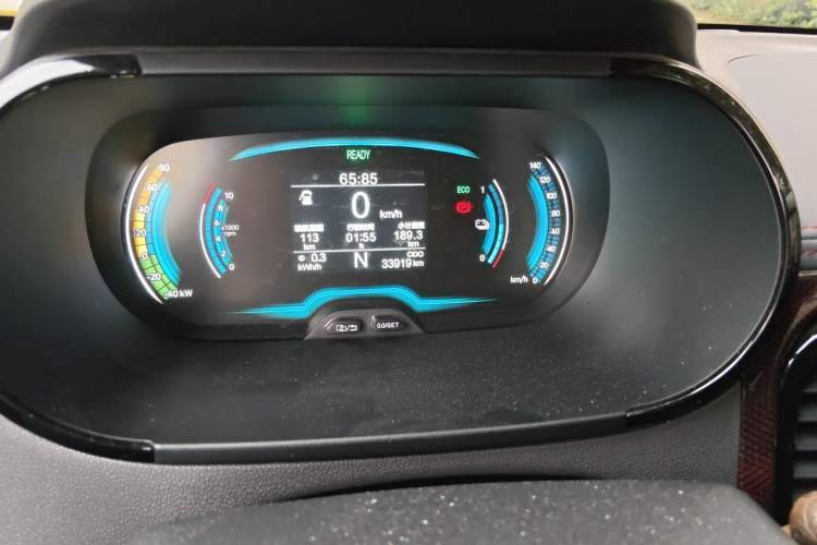 Used Chery QQ Little Ant 2022 Revised Version Sweet Pink Edition Half-Sugar Version Lithium Iron Phosphate 30.7 kWh 30 kW 301 km Odometer Close Up
