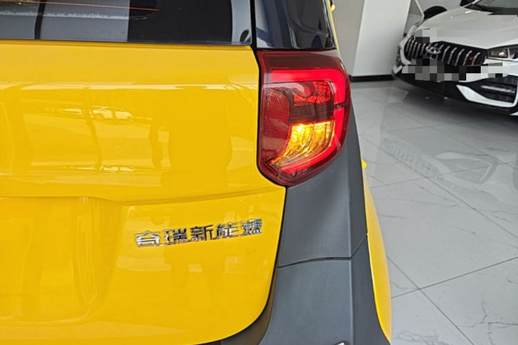 Used Chery QQ Little Ant 2022 Revised Version Sweet Pink Edition Half-Sugar Version Lithium Iron Phosphate 30.7 kWh 30 kW 301 km Right Rear Taillight