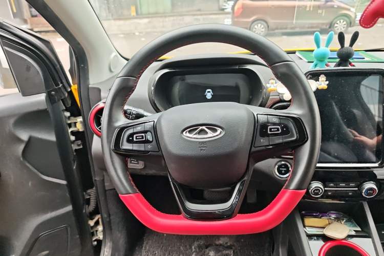 Used Chery QQ Little Ant 2022 Sweet Pink Edition Half-Sugar Version Lithium Iron Phosphate 30 kW 301 km Steering Wheel
