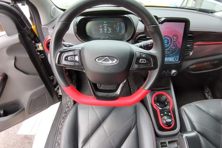 Used Chery QQ Little Ant 2022 Revised Version Sweet Pink Edition Half-Sugar Version Lithium Iron Phosphate 30.7 kWh 30 kW 301 km Steering Wheel