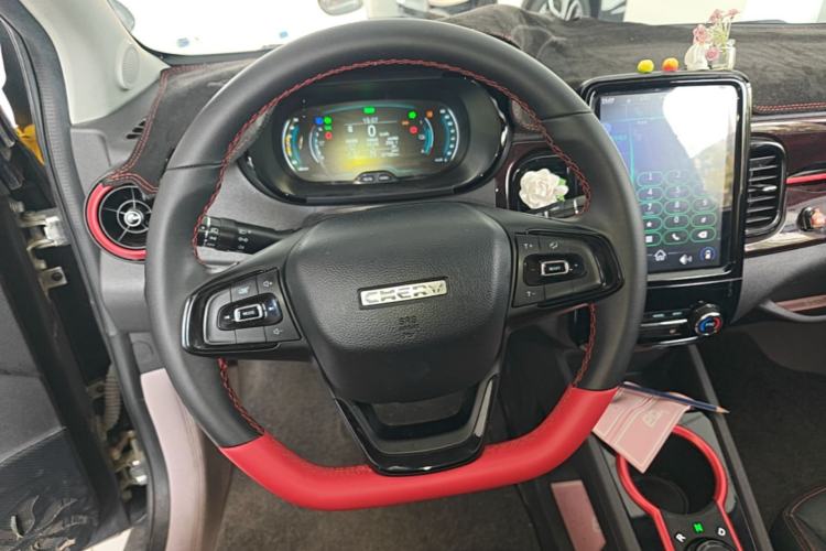 Used Chery QQ Little Ant 2022 Revised Version Sweet Pink Edition Half-Sugar Version Lithium Iron Phosphate 30.7 kWh 30 kW 301 km Steering Wheel