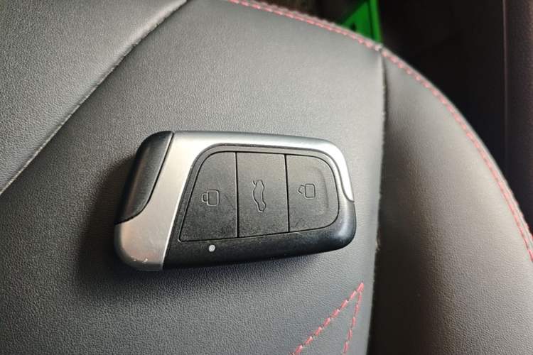 Used Chery QQ Little Ant 2022 Sweet Pink Edition Half-Sugar Version Lithium Iron Phosphate 29.2 kWh 30 kW 301 km Vehicle Key