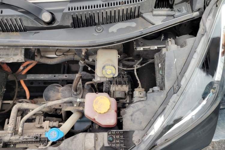 Used Chery QQ Little Ant 2023 251km True Love Edition Lithium Iron Phosphate Engine Bay Left