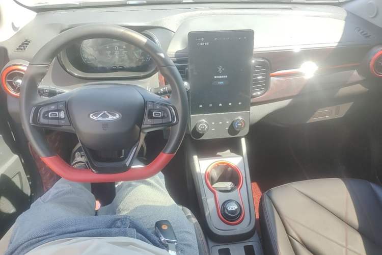 Used Chery QQ Little Ant 2023 Updated Version 251 km Love Edition Lithium Iron Phosphate Center Console