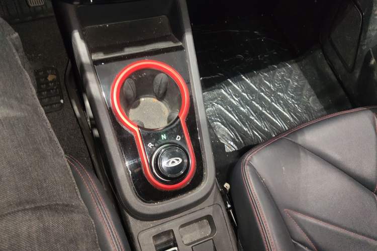 Used Chery QQ Little Ant 2023 251km True Love Edition Lithium Iron Phosphate Gear Lever